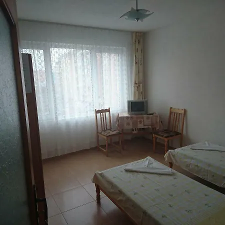 ゲストハウス House Ogledalovi *