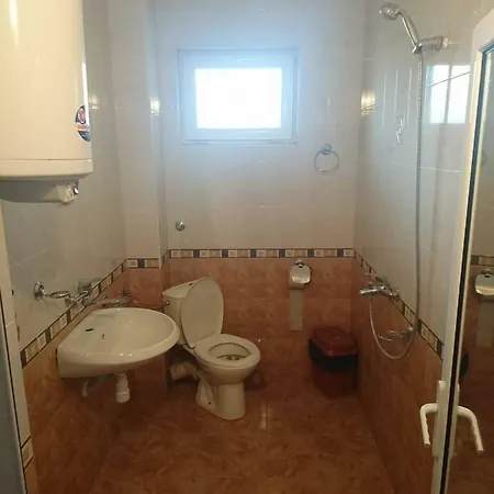 House Ogledalovi * ポモリエ