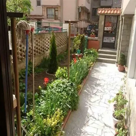 House Ogledalovi ゲストハウス